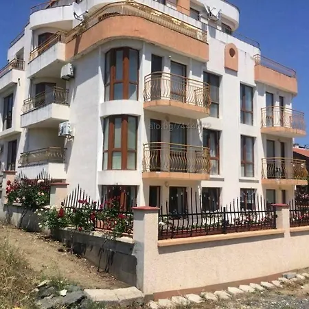 Private Studio - Intsaraki - سفيتي فلاس